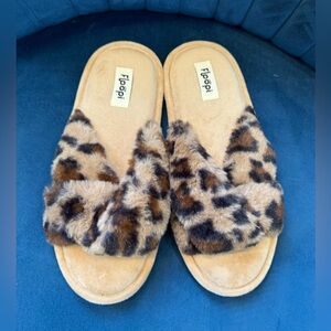 NWOT Women's Julia Criss Cross Open Toe Slipper